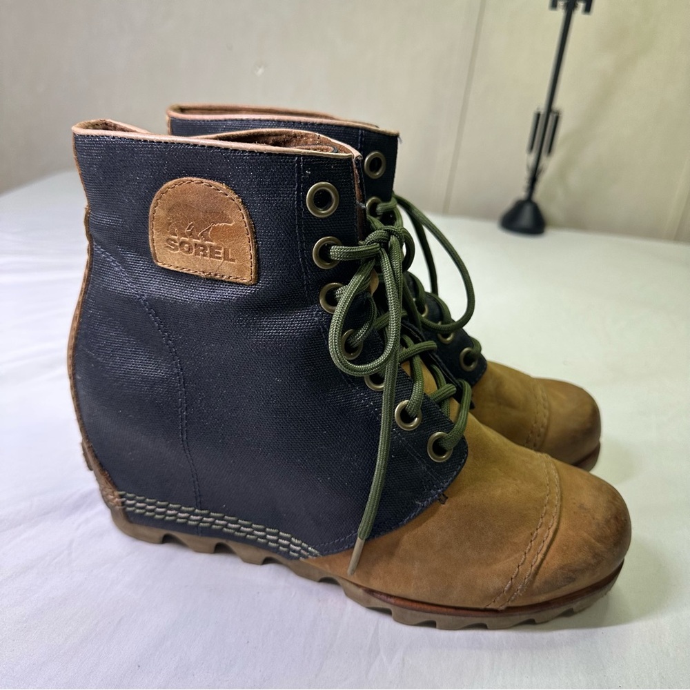 Sorel Blue and Brown Wedge Boots Size 11